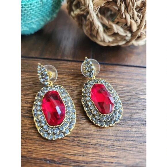 🦃50% OFF $20🦃Red Oval Crystal Shaped Earrings With Push Back - Picture 3 of 8